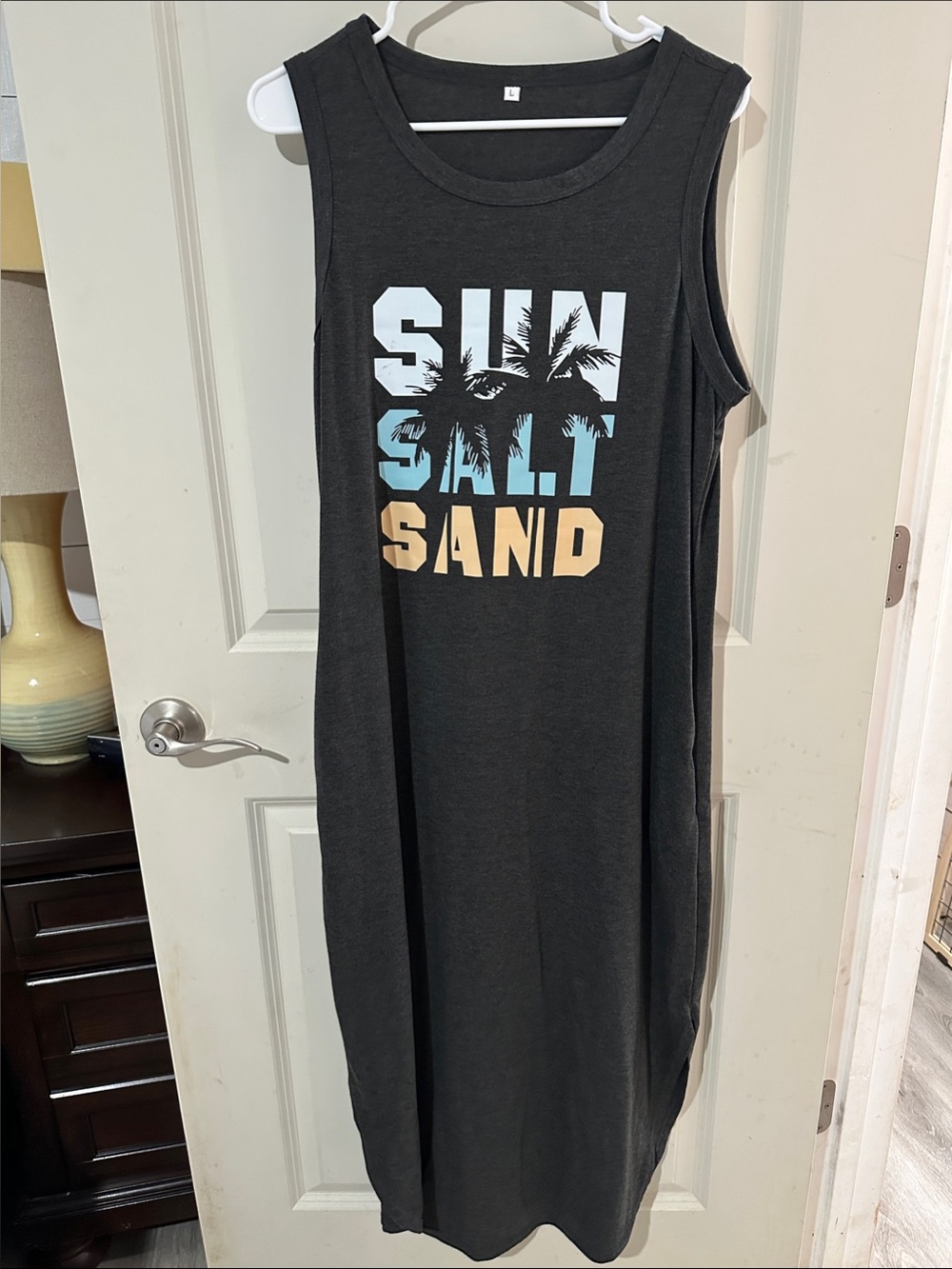 Source Unknown Gray Maxi Dress with Blue and Tan Graphic